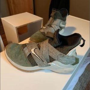 LeBron Nike Mens Athletic Shoes